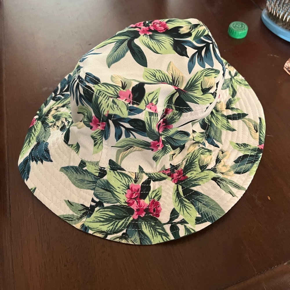 Gillian hat